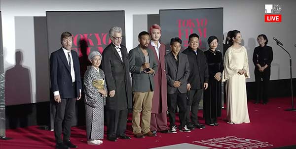 获奖图4-电影《雪豹》荣获第36届东京国际电影节最佳影片-.jpg