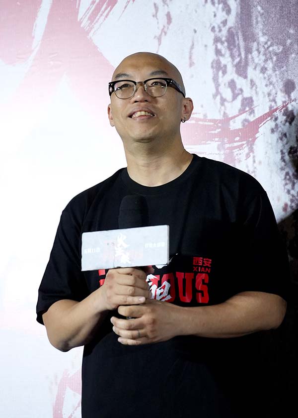 2、电影《火遮眼》西安路演现场图-监制许学文.jpg